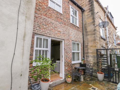 5 Oystons Yard Image 5