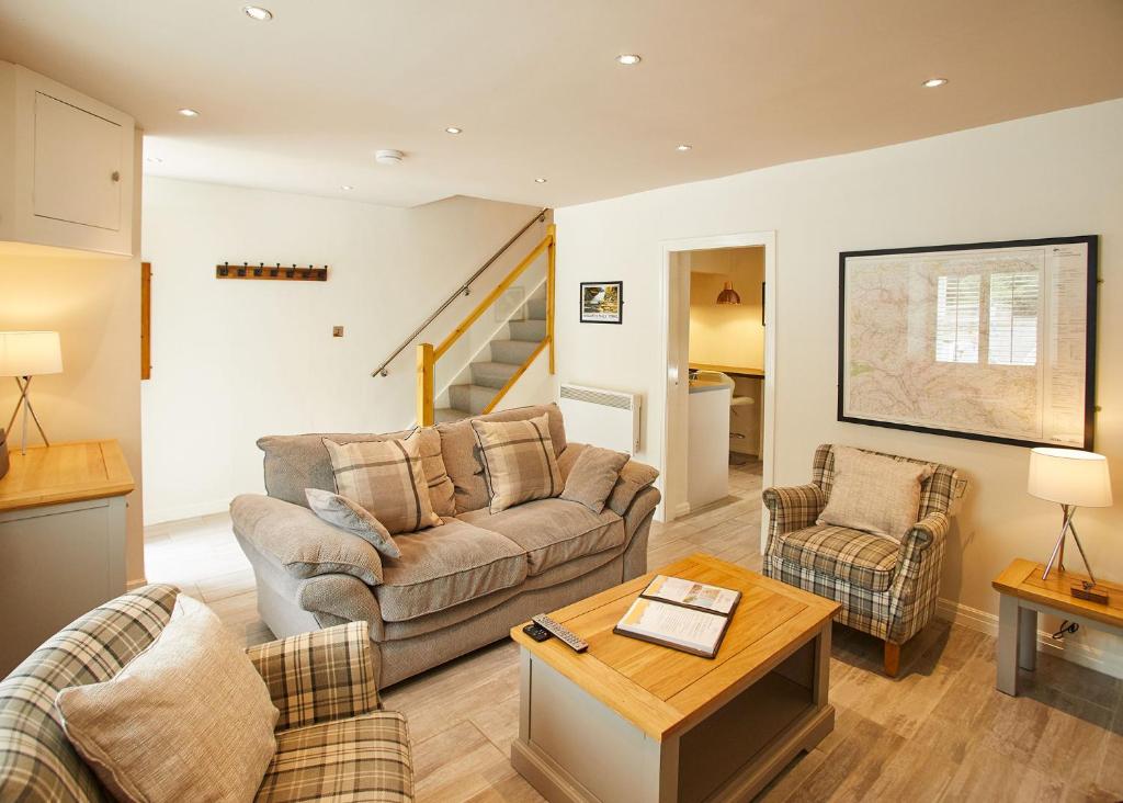 Host & Stay - Bumblebee Cottage Image 2
