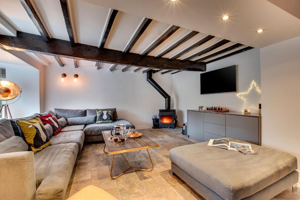 Aysgarth Nook by Maison Parfaite - Luxury Holiday Home with Hot Tub Image 1