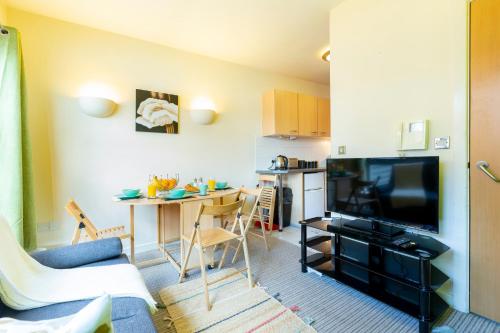 The Point Apartment, Leeds City Center Image 2