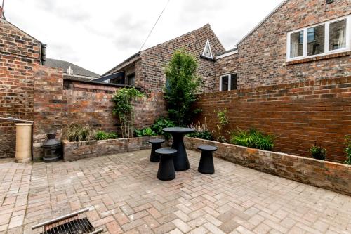 City Apartments - Priory Street Image 2