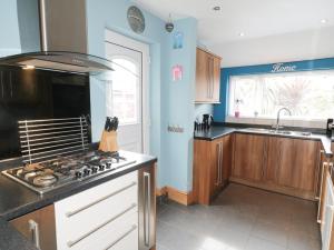 53 Burniston Road Image 4