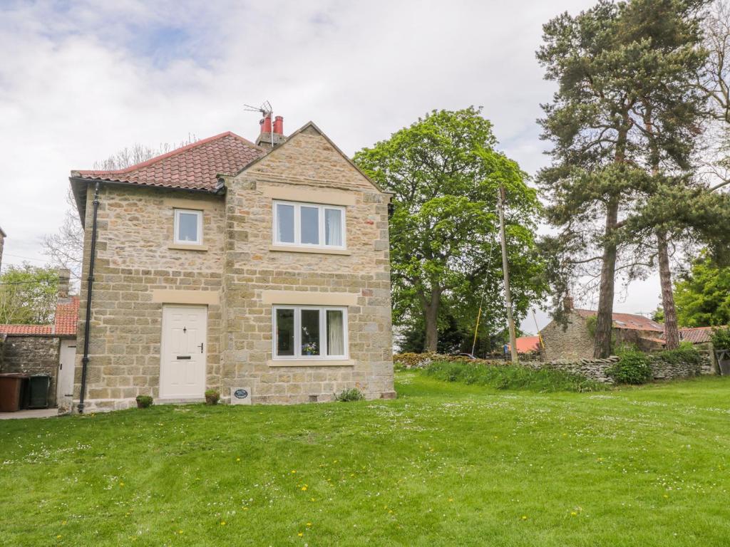 Manor Cottage Image 1