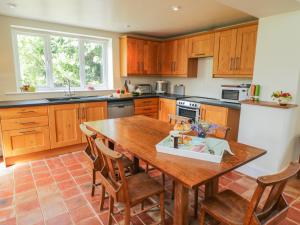 Manor Cottage Image 2