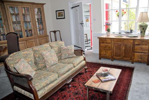 20A St Hilda's Image 1