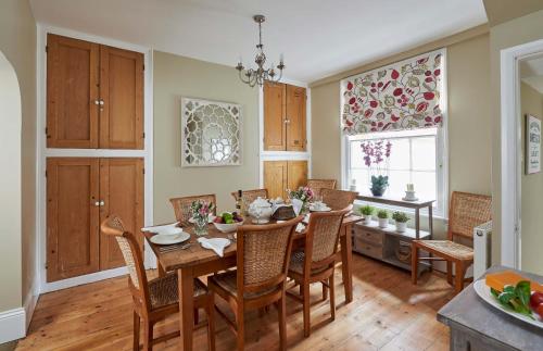 Harbour House Image 3