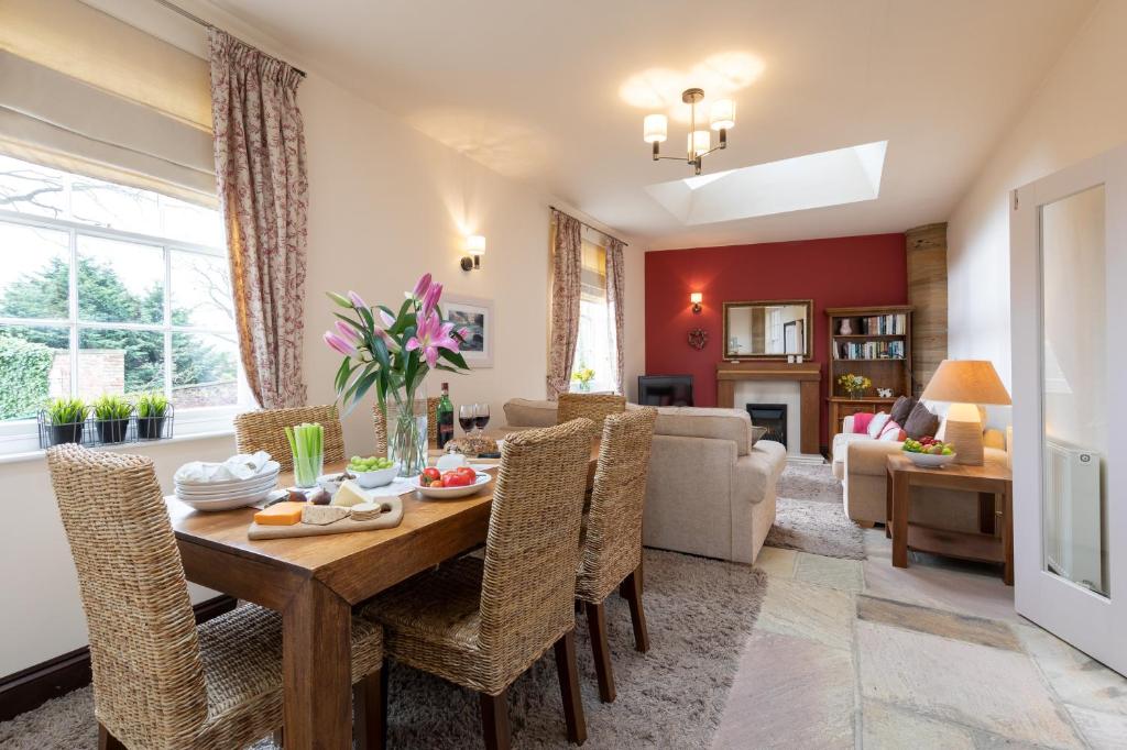 Mews Cottage Image 2