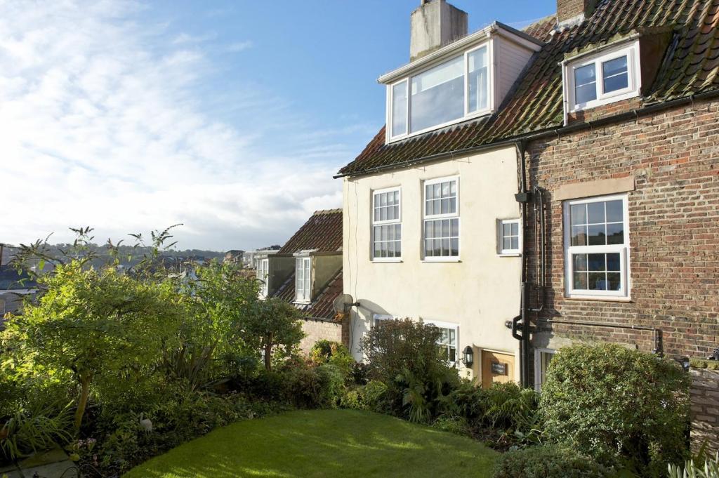 Rooftops Cottage Image 1