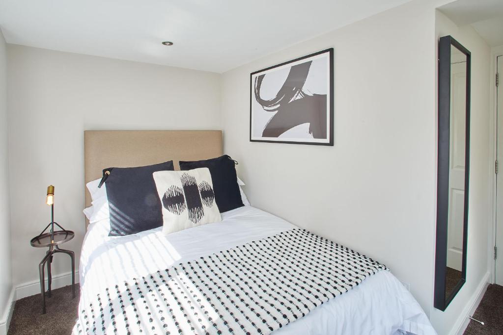 Host & Stay - West Cliff View Apartment Image 3