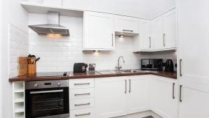 Apartment 4 The Keyes- Stunning & Stylish Apartment With Free Parking Image 2
