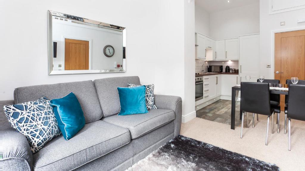 Apartment 4 The Keyes- Stunning & Stylish Apartment With Free Parking Image 3