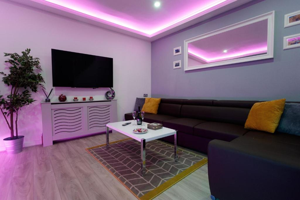 TOWLER HOUSE APARTMENTS 6 beds in 3 bedrooms Image 1
