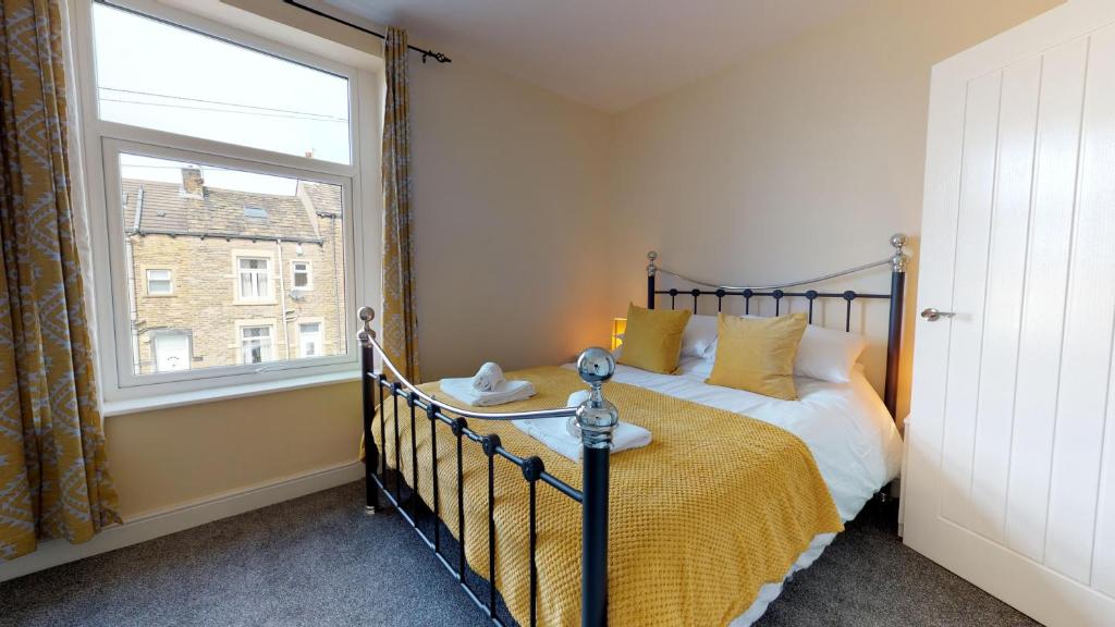 StayZo Westminster Stylish House Accommodation Image 3