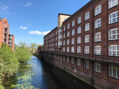 Cosmopolitan River Side Apartment YORK Image 3