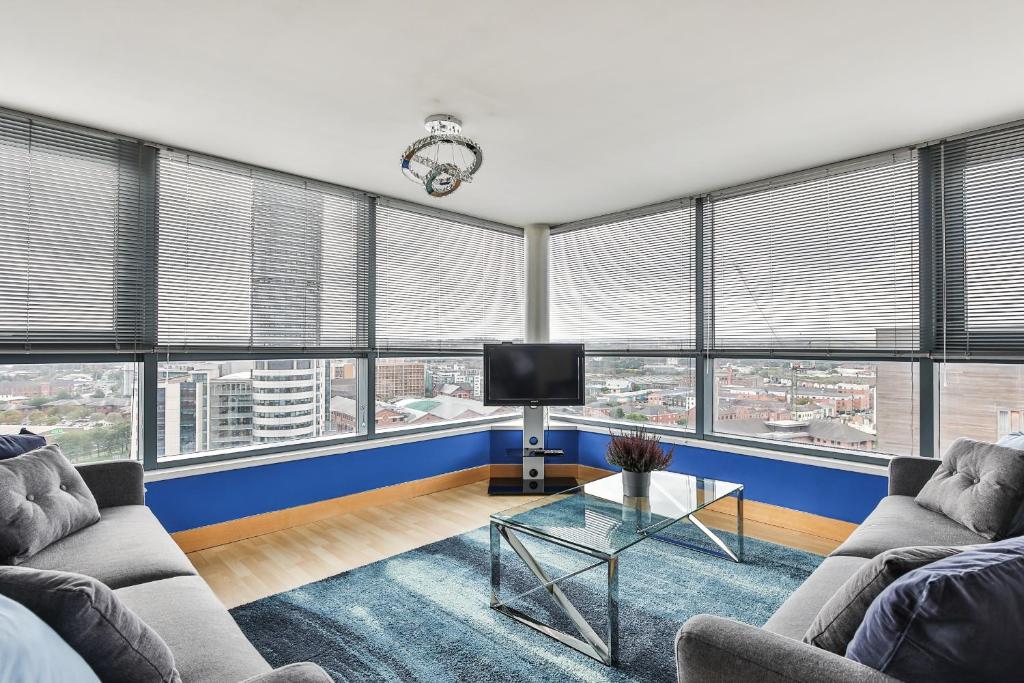 The Exquisite Penthouse of Leeds - Sleeps 8 Image 2