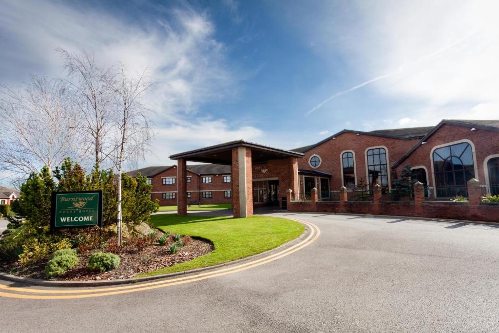 Burntwood Court Hotel Image 1