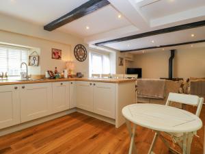 White Swan Cottage Image 3