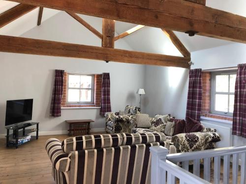 The Granary, Wolds Way Holiday Cottages, spacious 3 bed cottage Image 1
