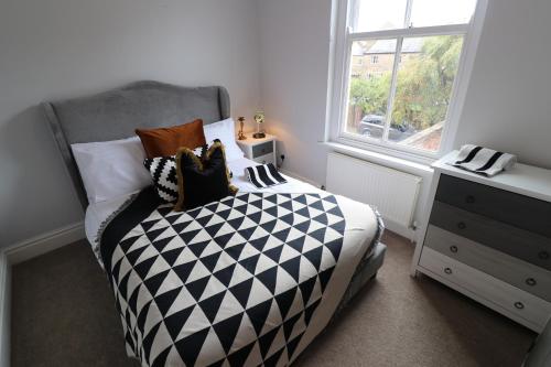 The Stylish Townhouse On The Stray Image 2