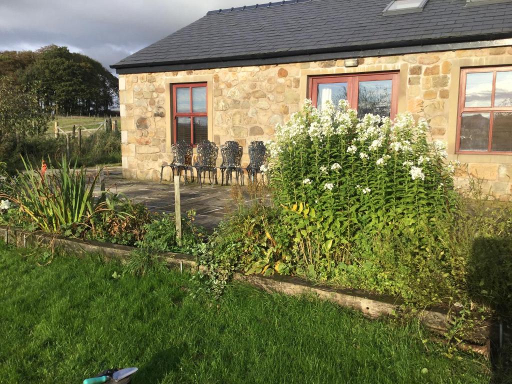 Three Peaks View Cottage BD23 4SP Image 1