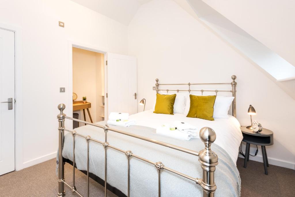 Stylish & Contemporary High Spec Flat with Parking Image 1