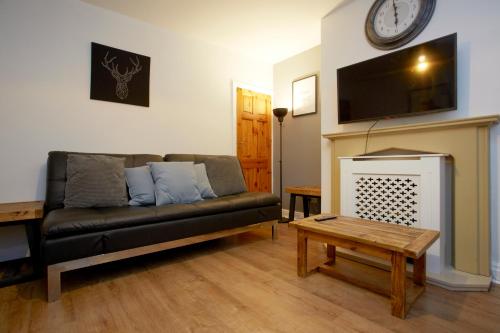 Spacious Stylish Townhouse Image 2