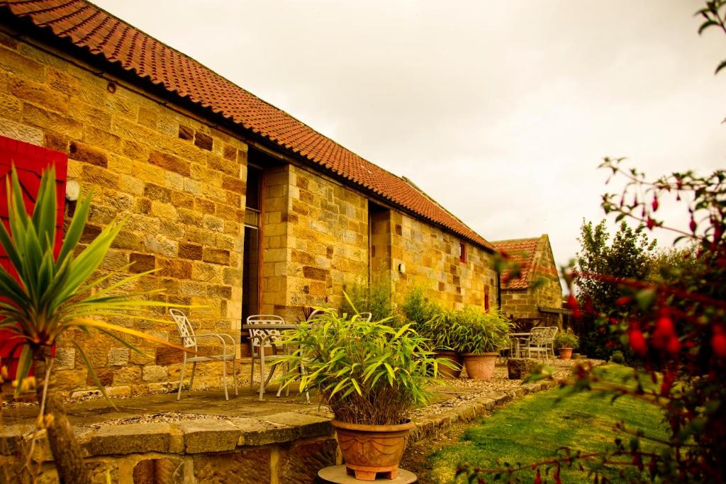 Spangle Cottage, Borrowby Farm Cottages Image 1