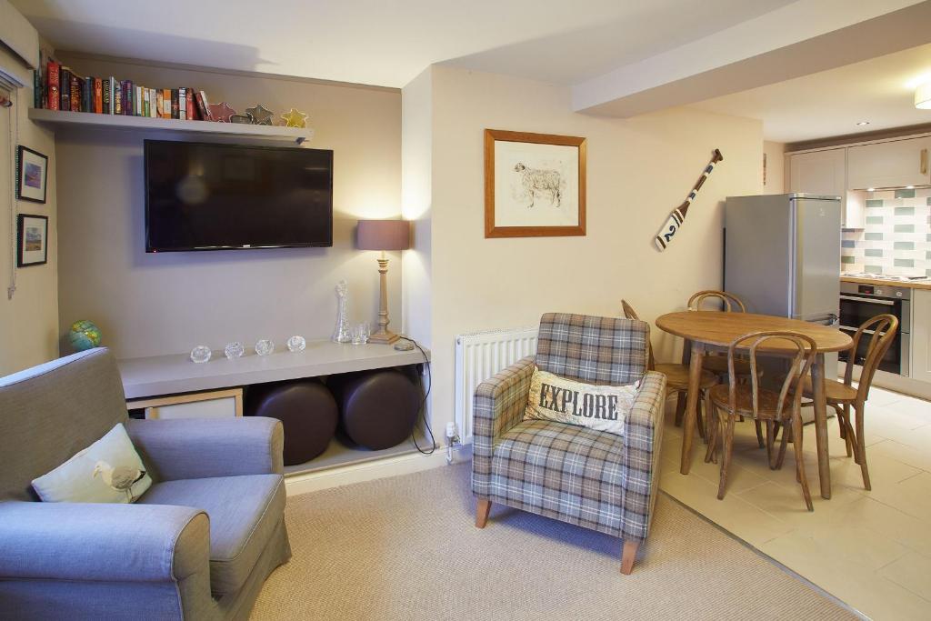 Host & Stay - The Gull's Nest Apartment Image 2
