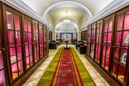 The Royal Hotel Hull Image 2