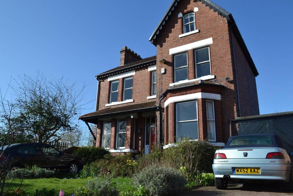 Ms McCreadys Guest House Image 1