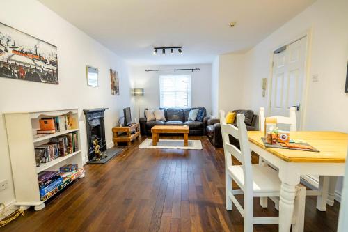 Priory Street Apartment with Parking Image 3