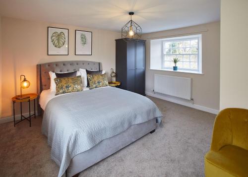 Host & Stay - Middle Farmhouse Image 1