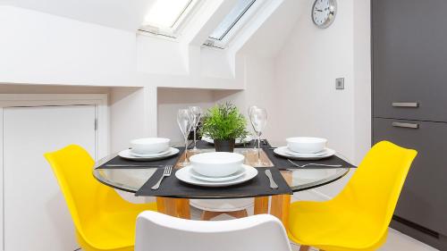 The Atico Spacious Duplex Luxury Apartment Image 1