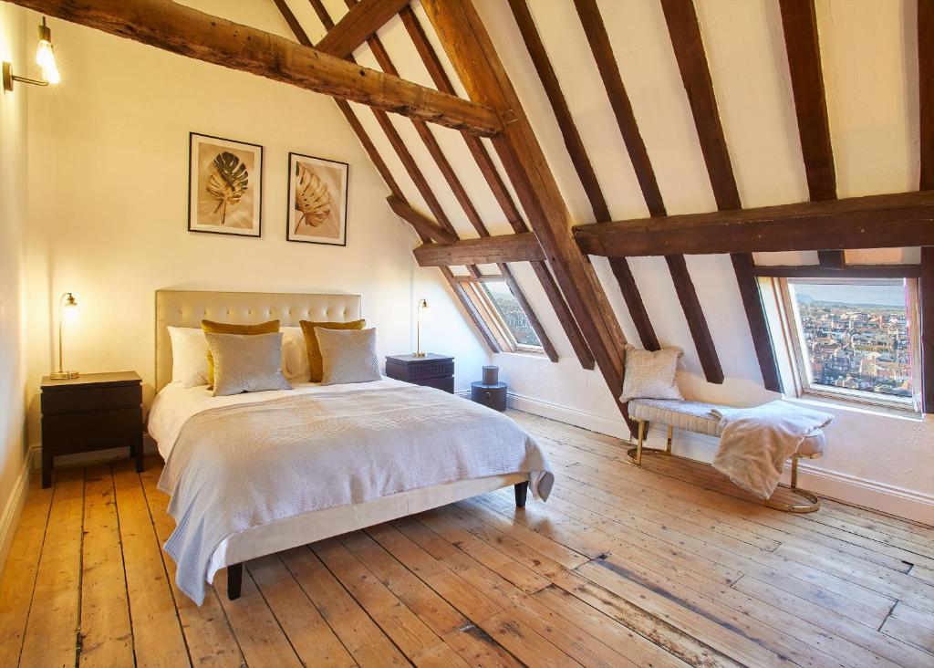 Host & Stay - The Coach House Image 1