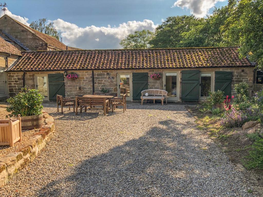 Owl Cottage Image 1