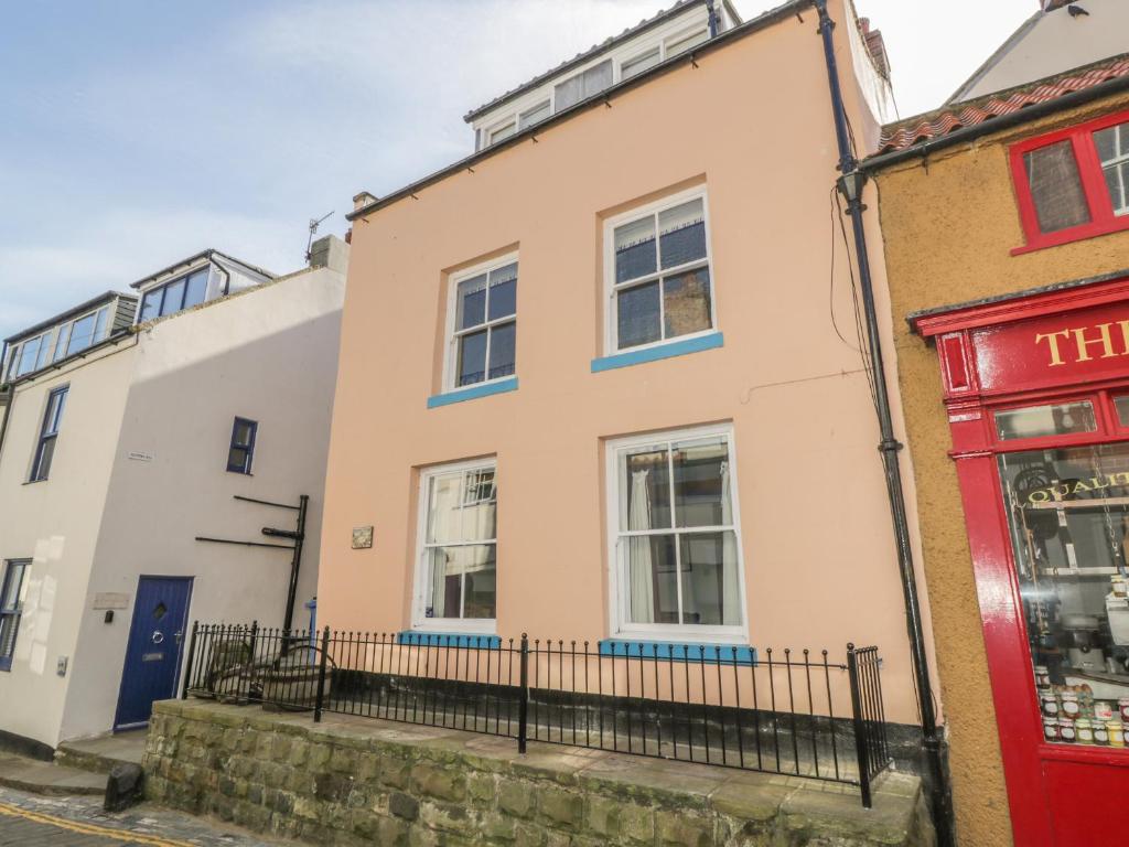 Salmon Cottage Image 1