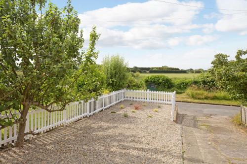 Off-street parking Countryside views Log burner Image 3