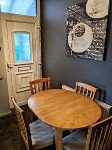 No. 42 - Three Bedroom Image 3