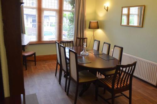 Spacious Victorian Townhouse near HCC with off street parking Image 2