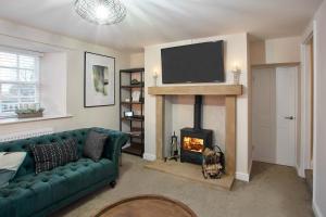 Host & Stay - Middle Farmhouse Image 2
