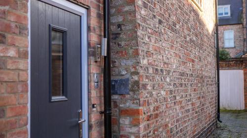 Compton Lodge Luxury apartment-Free Parking Image 3