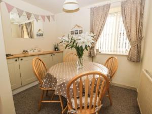 Coopers Cottage, Whitby Image 1