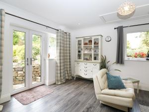 Rhinegold Bungalow, Sheffield Image 3