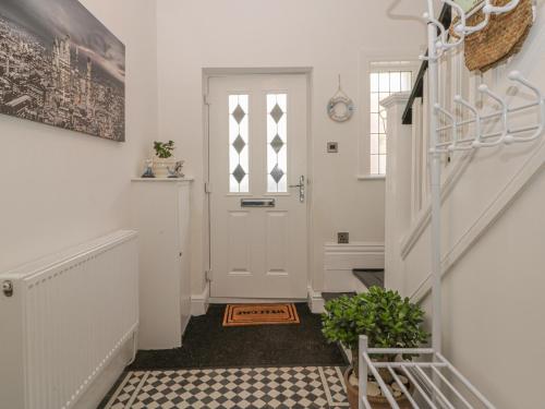 Cosy Coast Cottage Image 3