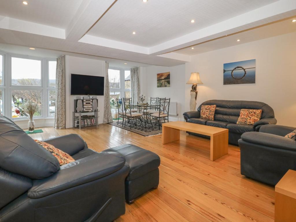 Park Road Apartment Image 2