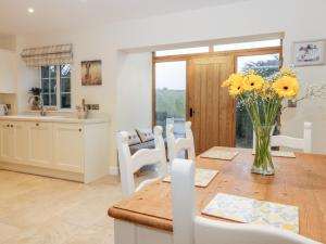 Lavender Cottage Image 1