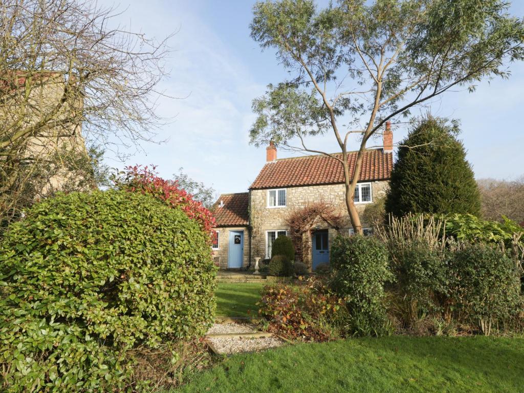 Howe Green Cottage Image 1