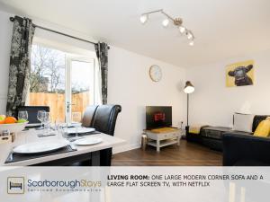 Hibernia Place, 3 bedroom Townhouse with PATIO & SEATING AREA - FREE PARKING Image 3