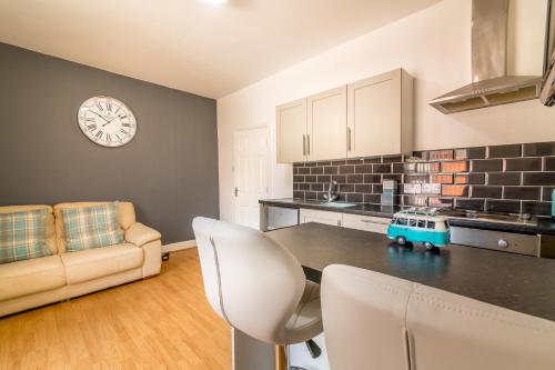 PLATFORM Avenues Apartment 1 Image 5