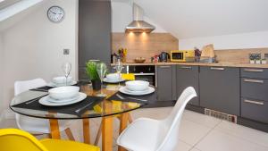 The Atico Spacious Duplex Luxury Apartment Image 3